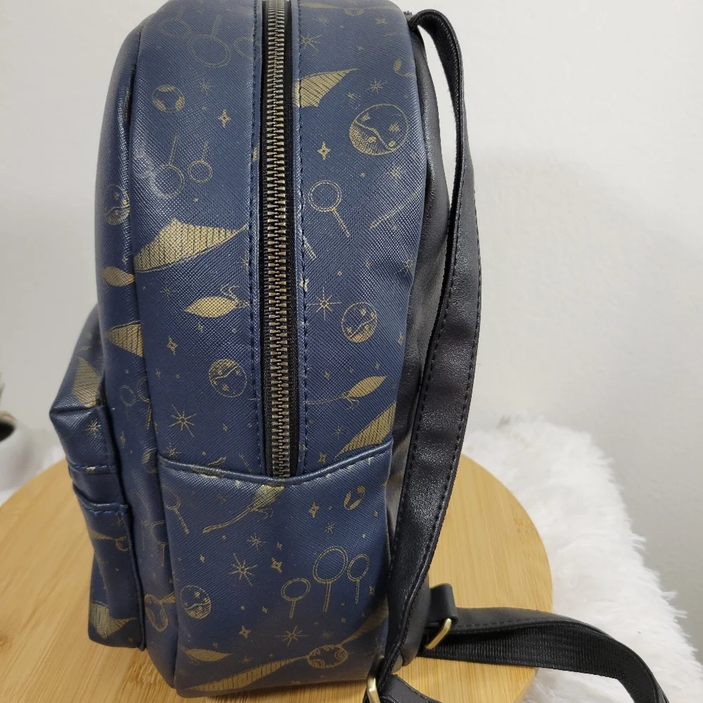 HARRY POTTER Hot Topic Bioworld Quidditch equipment navy gold backpack - flawed